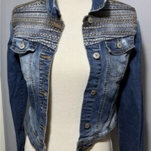 Chic Embroidered Jean Jacket